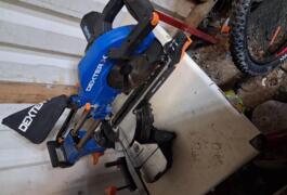 Location outil Scie à onglet Électrique Dexter près de Sens-de-Bretagne