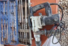 Location outil Burineur perforateur Électrique près de Sens-de-Bretagne