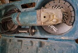 Location outil Meuleuse Électrique Makita près de Saint-Maurice-l'Exil