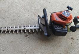 Location outil Taille haie Thermique Hitachi près de Cossé-le-Vivien