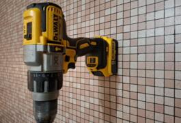 Location outil Perceuse visseuse à percussion dewalt et son chargeur Dewalt près de Velesmes-Essarts
