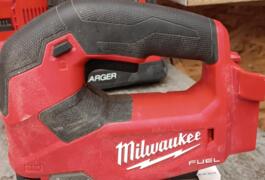 Location outil Scie sauteuse Sans-fil Milwaukee près de Ludon-Médoc