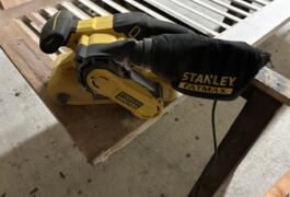 Location outil Ponceuse à bande Électrique Aeg près de Bidos