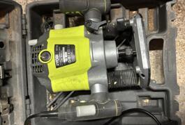 Location outil Défonceuse à bois Ryobi près de Bidos