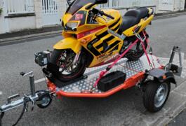 Location outil Remorque porte moto Moins de 750kg Rems près de Joué-lès-Tours