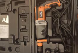 Location outil Perceuse Électrique Aeg près de Le Port-Marly