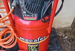 Location outil Compresseur Électrique Mecafer près de Séglien
