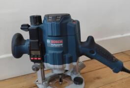 Location outil Défonceuse à bois Électrique Bosch pro près de Montrouge