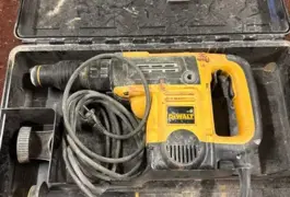 Location outil Gros perfo sds max démolition perçage dewalt Dewalt près de Espinasse-Vozelle