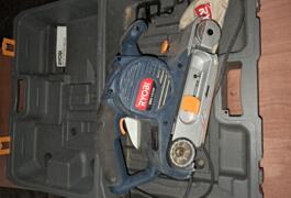 Location outil Ponceuse à bande Électrique Ryobi près de Pau