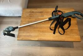 Location outil Débroussailleuse Sans-fil Makita près de Ousse