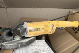 Location outil Meuleuse Électrique Dewalt près de Épiais-Rhus