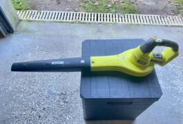 Location outil Aspirateur souffleur Électrique Ryobi près de Saint-Augustin