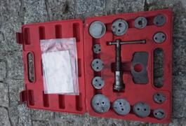 Location outil Repousse piston Feu vert près de Montauroux