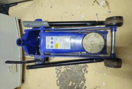 Location outil Cric Hydraulique près de Plappeville