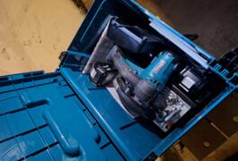 Location outil Scie circulaire Électrique Makita près de Tours