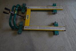 Location outil Lève plaque près de Feugères