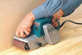 Location outil Ponceuse à bande Électrique Makita près de Le Russey