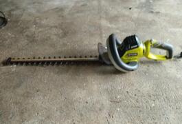 Location outil Taille haie Électrique Ryobi près de Montgivray