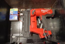 Location outil Cloueur Électrique Milwaukee près de Rochefort