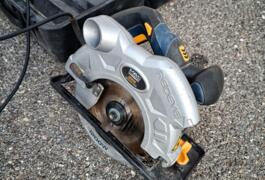 Location outil Scie circulaire Électrique Mac allister près de Mollégès