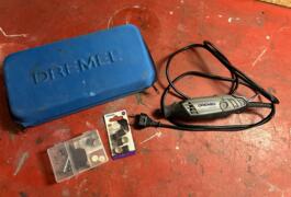 Location outil Outil multifonction Électrique Dremel près de La Celle-Saint-Cloud
