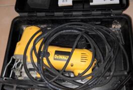 Location outil Scie sauteuse Filaire Dewalt près de Carpentras