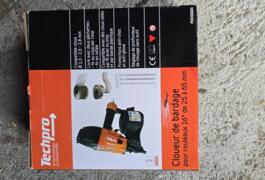 Location outil Cloueur Pneumatique Makita près de Longuenée-en-Anjou