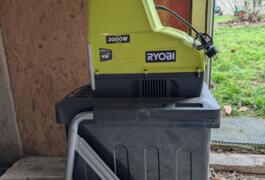 Location outil Broyeur de végetaux Électrique Ryobi près de Éragny-sur-Epte