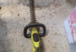 Location outil Taille haie Électrique Ryobi près de Éragny-sur-Epte