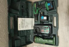 Location outil Perceuse Sans-fil Hitachi près de Fontenay-le-Fleury