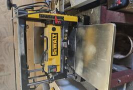 Location outil Raboteuse Électrique Dewalt près de Cournon-d'Auvergne