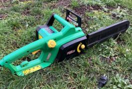 Location outil Tronçonneuse Électrique près de Saint-Germain-lès-Corbeil