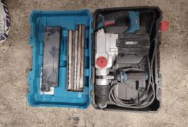 Location outil Burineur perforateur Électrique Erbauer près de Breuillet