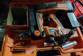 Location outil Cloueur Gaz Spit près de Saint-Hélen