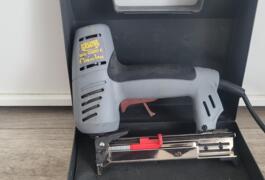 Location outil Cloueur Électrique près de Villaz