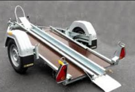 Location outil Remorque porte moto Moins de 750kg près de Citerne