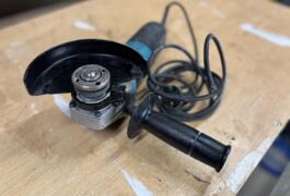 Location outil Meuleuse Électrique Makita près de Rezé