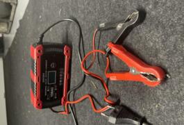 Location outil Chargeur de batterie Électrique près de Méreau