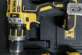 Location outil Perceuse Sans-fil Dewalt près de Roost-Warendin