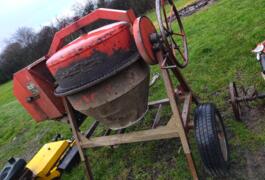 Location outil Bétonnière Thermique Manitou près de Val-d'Étangson