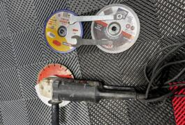 Location outil Découpeuse à disque Électrique Black et decker près de Pomacle