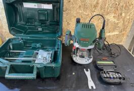 Location outil Défonceuse à bois Électrique Bosch près de Eckbolsheim