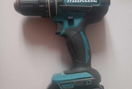 Location outil Perceuse Sans-fil Makita près de Moras-en-Valloire