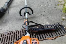 Location outil Taille haie sur perche Thermique Stihl près de Vic-la-Gardiole