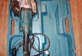 Location outil Meuleuse makita Makita près de Le Mans