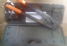 Location outil Pince à sertir Magnusson près de Ploufragan