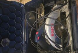 Location outil Scie circulaire Électrique Bosch près de Vitry-sur-Seine