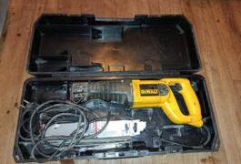 Location outil Scie sabre 18v dewalt Dewalt près de Le Mans