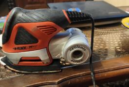 Location outil Ponceuse Électrique Black et decker près de Montgé-en-Goële